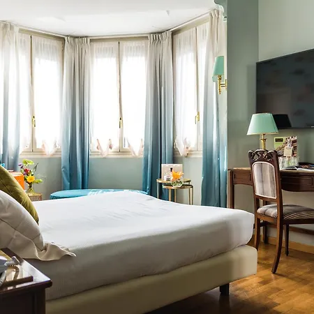 Отель Continental 4*