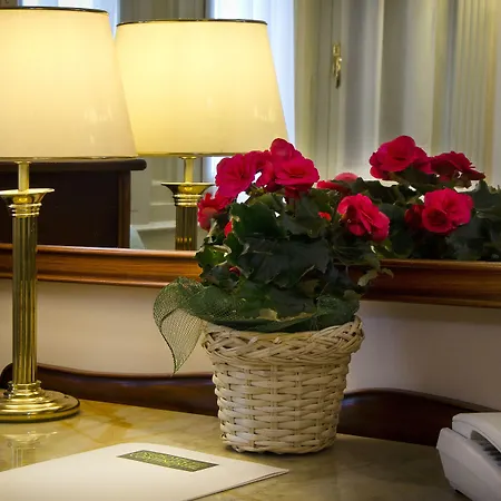 ホテル コンチネンタル 4*