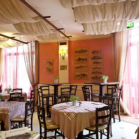 コンチネンタル ホテル 4*